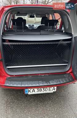 Внедорожник / Кроссовер Toyota RAV4 2012 в 