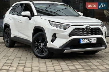 Позашляховик / Кросовер Toyota RAV4 2020 в Ужгороді