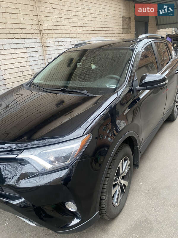Внедорожник / Кроссовер Toyota RAV4 2018 в Киеве