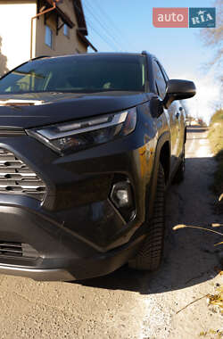 Внедорожник / Кроссовер Toyota RAV4 2022 в 