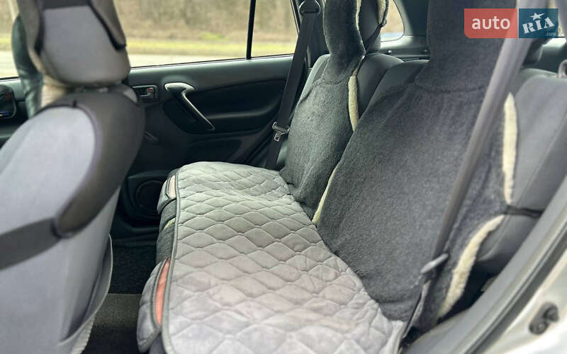 Внедорожник / Кроссовер Toyota RAV4 2002 в Черновцах
