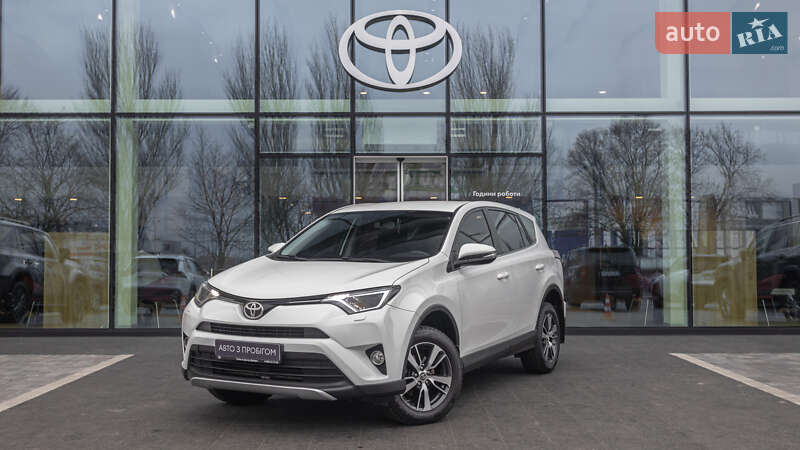 Позашляховик / Кросовер Toyota RAV4 2018 в Дніпрі