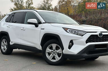 Позашляховик / Кросовер Toyota RAV4 2021 в Дніпрі