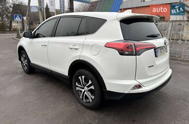 Внедорожник / Кроссовер Toyota RAV4 2016 в 