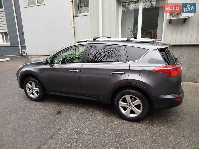 Внедорожник / Кроссовер Toyota RAV4 2015 в 