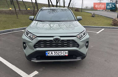 Позашляховик / Кросовер Toyota RAV4 2021 в Києві