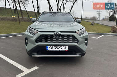 Позашляховик / Кросовер Toyota RAV4 2021 в Києві