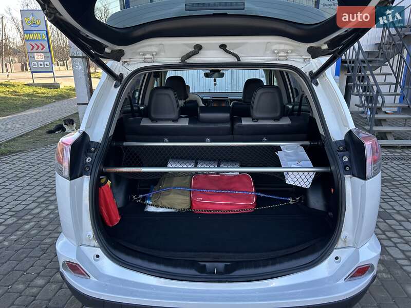 Позашляховик / Кросовер Toyota RAV4 2018 в Долині