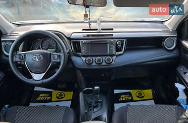 Внедорожник / Кроссовер Toyota RAV4 2015 в 