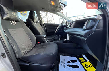 Внедорожник / Кроссовер Toyota RAV4 2015 в 