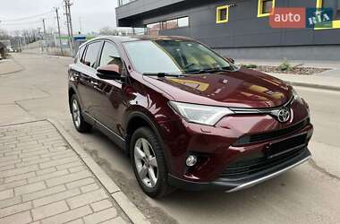 Позашляховик / Кросовер Toyota RAV4 2017 в Києві