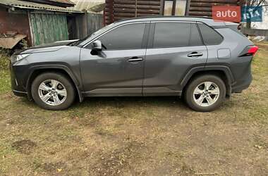 Внедорожник / Кроссовер Toyota RAV4 2020 в Глухове