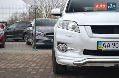 Внедорожник / Кроссовер Toyota RAV4 2011 в 