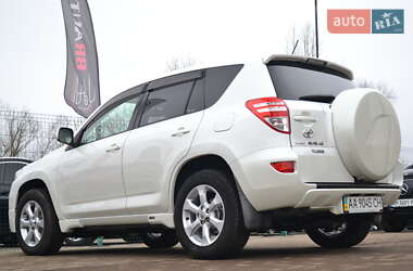 Внедорожник / Кроссовер Toyota RAV4 2011 в 