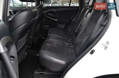 Внедорожник / Кроссовер Toyota RAV4 2011 в 