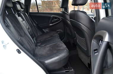 Внедорожник / Кроссовер Toyota RAV4 2011 в 