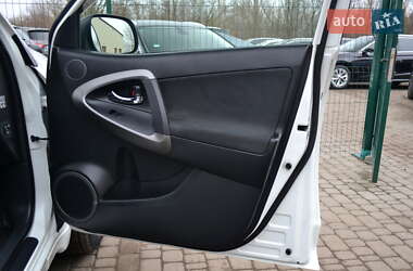 Внедорожник / Кроссовер Toyota RAV4 2011 в 
