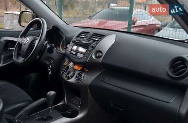 Внедорожник / Кроссовер Toyota RAV4 2011 в 