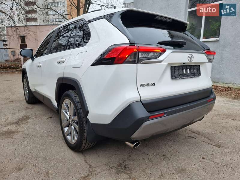 Внедорожник / Кроссовер Toyota RAV4 2019 в Харькове