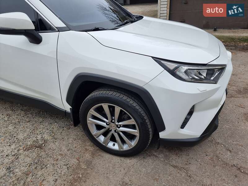 Внедорожник / Кроссовер Toyota RAV4 2019 в Харькове