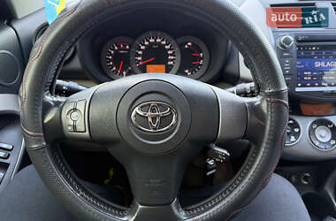 Внедорожник / Кроссовер Toyota RAV4 2006 в Николаеве