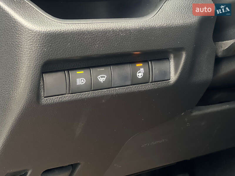 Позашляховик / Кросовер Toyota RAV4 2020 в Рокитному