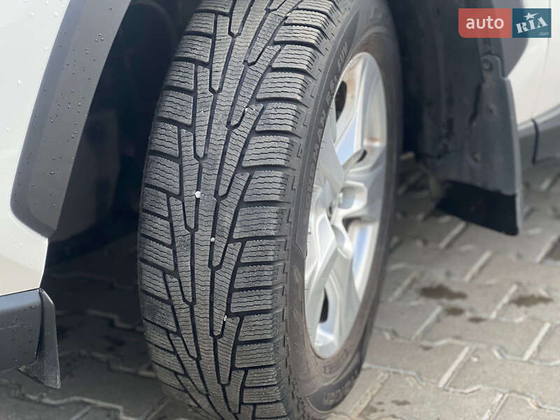 Позашляховик / Кросовер Toyota RAV4 2020 в Рокитному