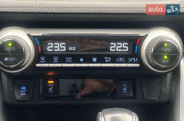 Внедорожник / Кроссовер Toyota RAV4 2020 в Рокитном