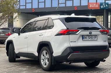 Позашляховик / Кросовер Toyota RAV4 2020 в Рокитному