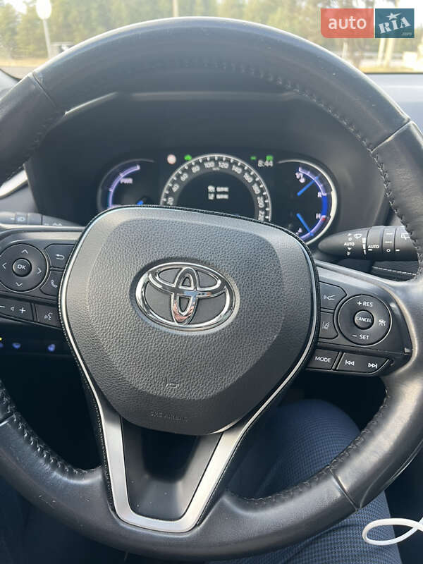 Позашляховик / Кросовер Toyota RAV4 2020 в Рокитному