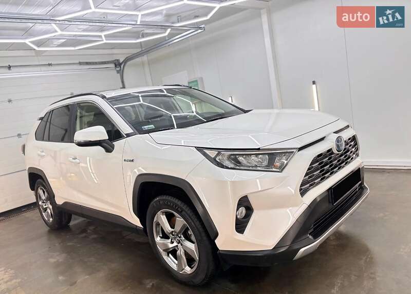 Внедорожник / Кроссовер Toyota RAV4 2019 в 