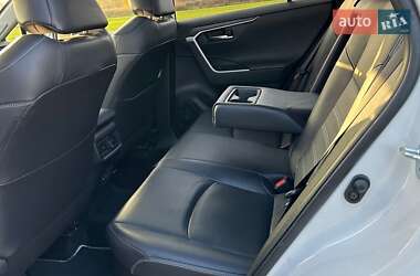 Внедорожник / Кроссовер Toyota RAV4 2019 в 