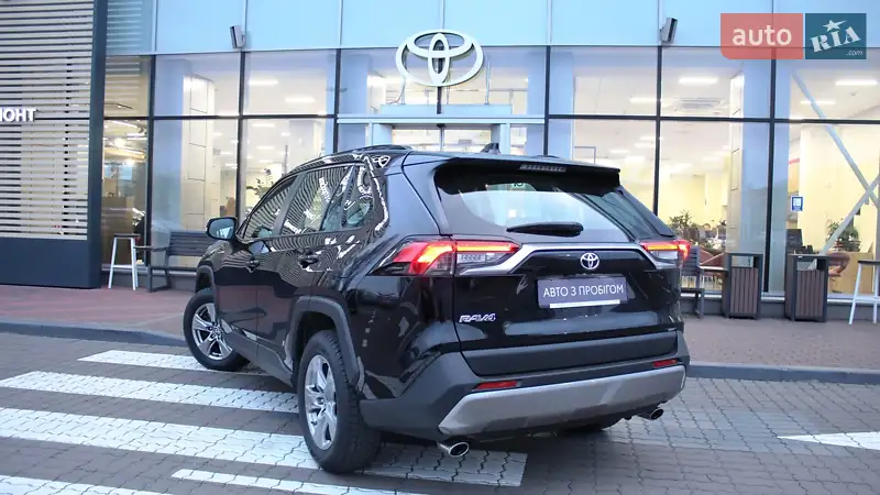 Позашляховик / Кросовер Toyota RAV4 2022 в 