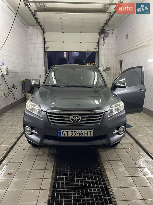 Позашляховик / Кросовер Toyota RAV4 2011 в Івано-Франківську