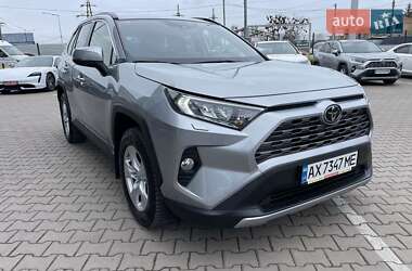 Позашляховик / Кросовер Toyota RAV4 2020 в Чернівцях