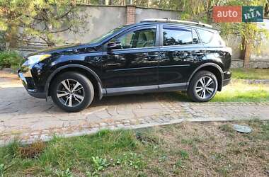 Внедорожник / Кроссовер Toyota RAV4 2015 в 