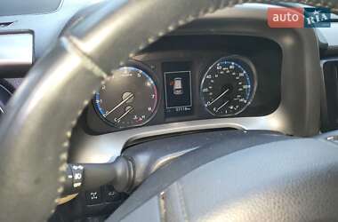 Внедорожник / Кроссовер Toyota RAV4 2015 в 