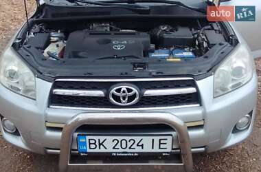 Внедорожник / Кроссовер Toyota RAV4 2009 в Ровно