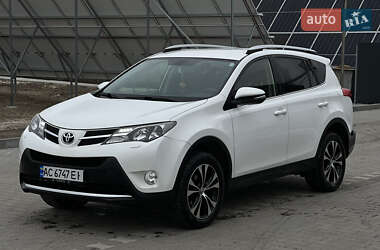 Позашляховик / Кросовер Toyota RAV4 2015 в Володимирі