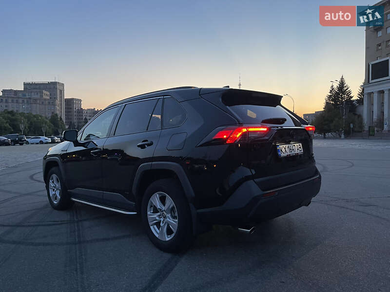 Позашляховик / Кросовер Toyota RAV4 2019 в Харкові