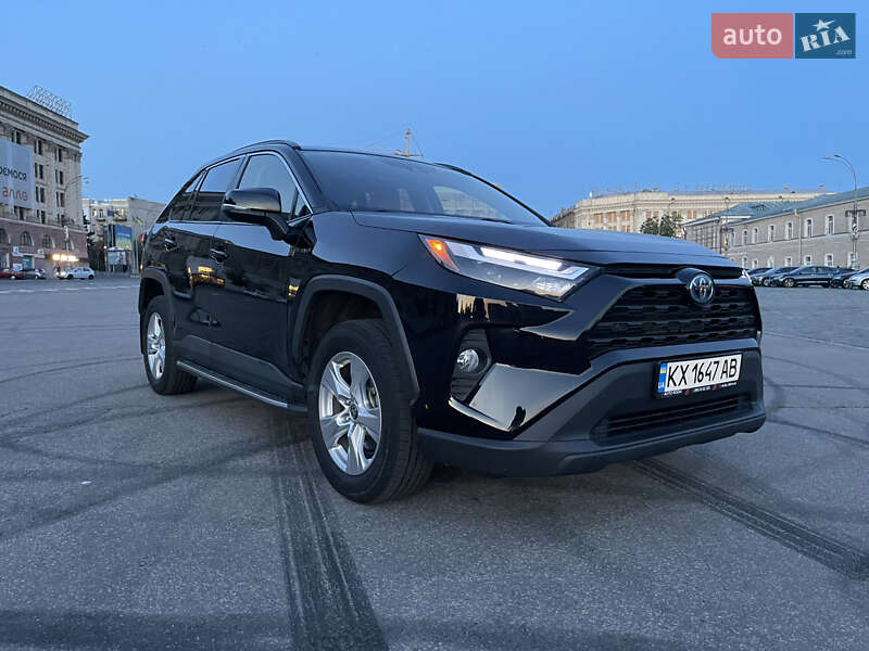 Позашляховик / Кросовер Toyota RAV4 2019 в Харкові