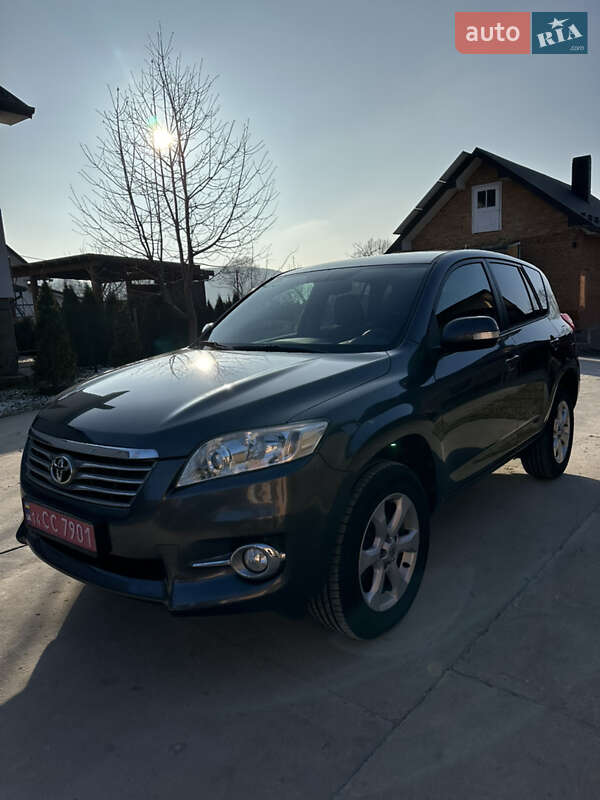 Позашляховик / Кросовер Toyota RAV4 2011 в Монастириській