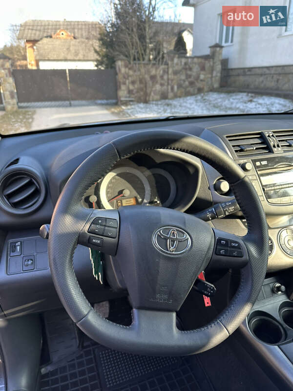 Позашляховик / Кросовер Toyota RAV4 2011 в Монастириській