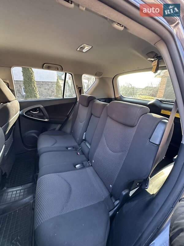 Позашляховик / Кросовер Toyota RAV4 2011 в Монастириській