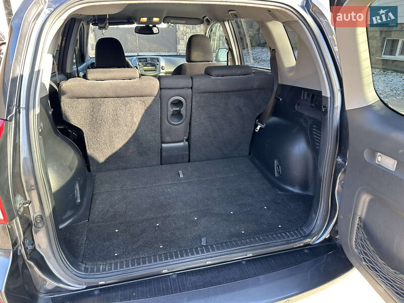 Позашляховик / Кросовер Toyota RAV4 2011 в Монастириській