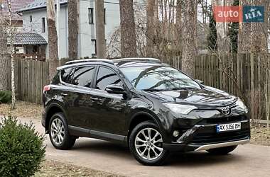 Позашляховик / Кросовер Toyota RAV4 2016 в Києві