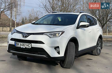 Внедорожник / Кроссовер Toyota RAV4 2016 в Ровно