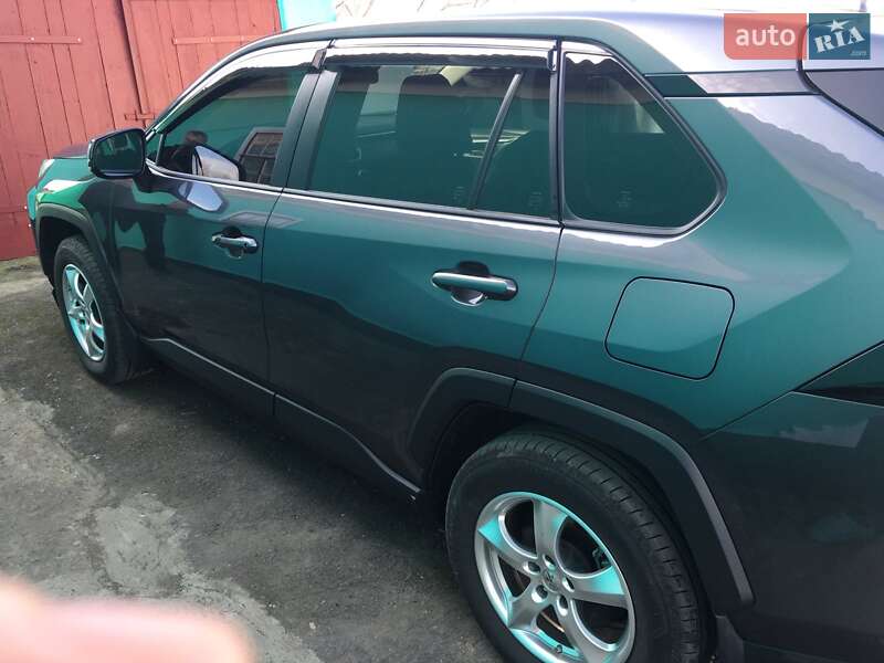 Внедорожник / Кроссовер Toyota RAV4 2020 в Первомайске