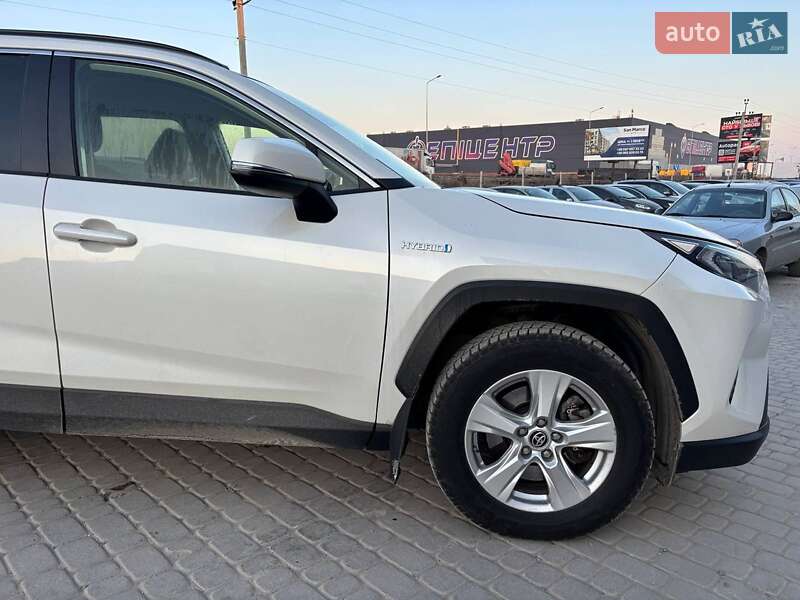 Внедорожник / Кроссовер Toyota RAV4 2020 в Львове