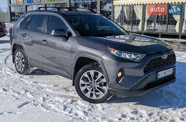 Позашляховик / Кросовер Toyota RAV4 2021 в Києві